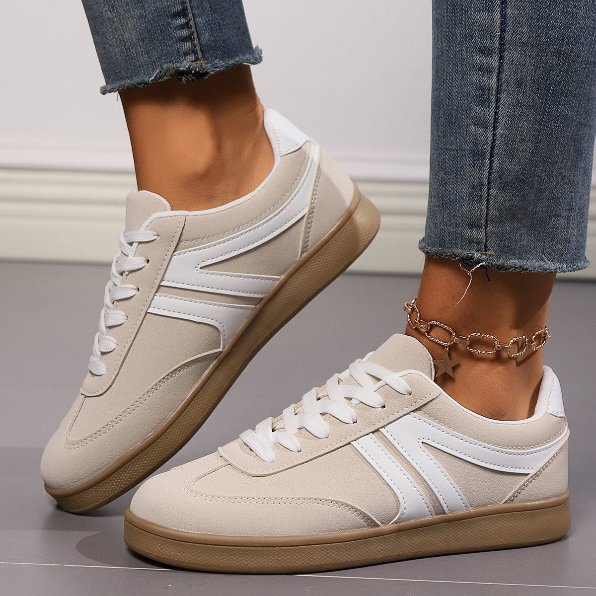 Lace-Up Round Toe Sneakers