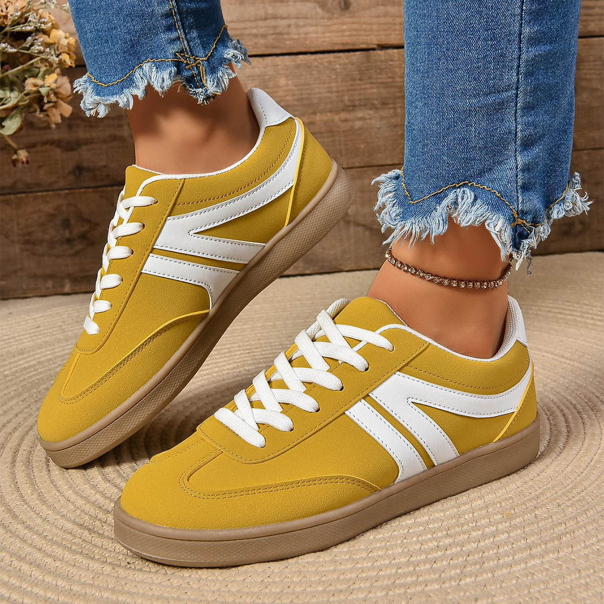 Lace-Up Round Toe Sneakers