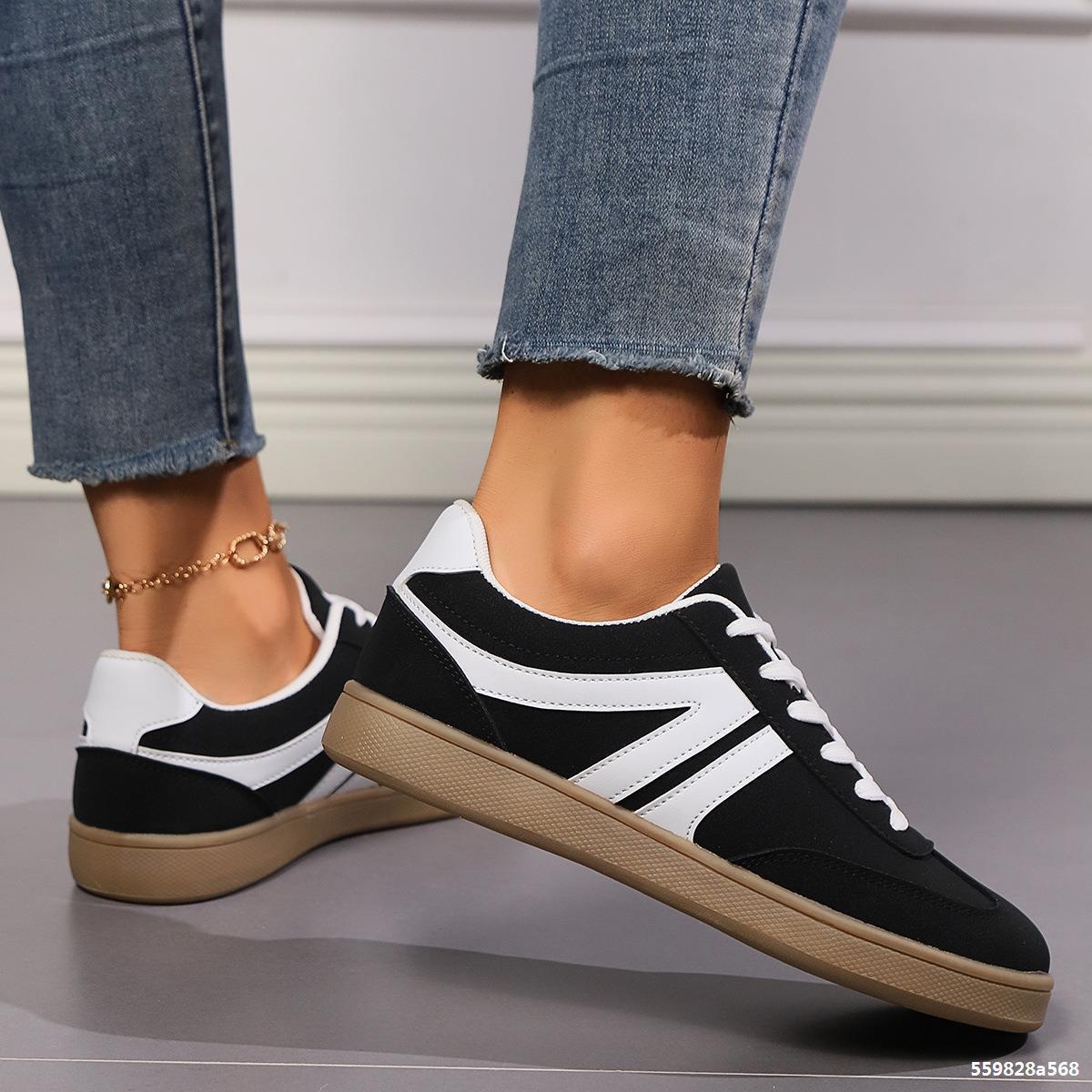 Lace-Up Round Toe Sneakers