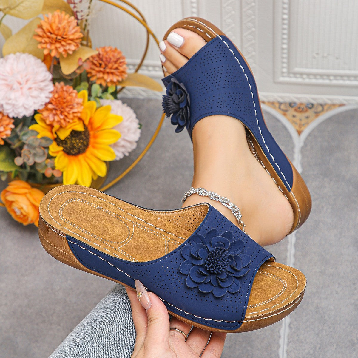 Flower Wedge Hollow Sandals