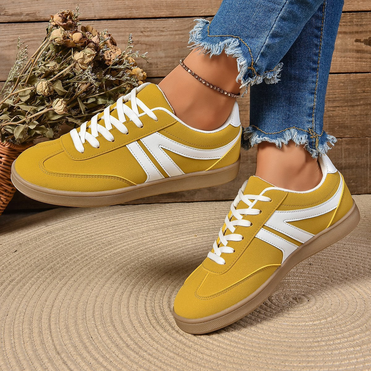 Lace-Up Round Toe Sneakers