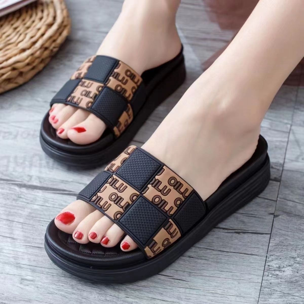 Thickened Outdoor Summer Slippers