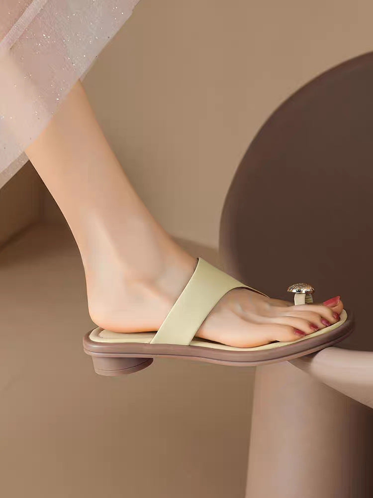 Round Buckle Outdoor Slippers