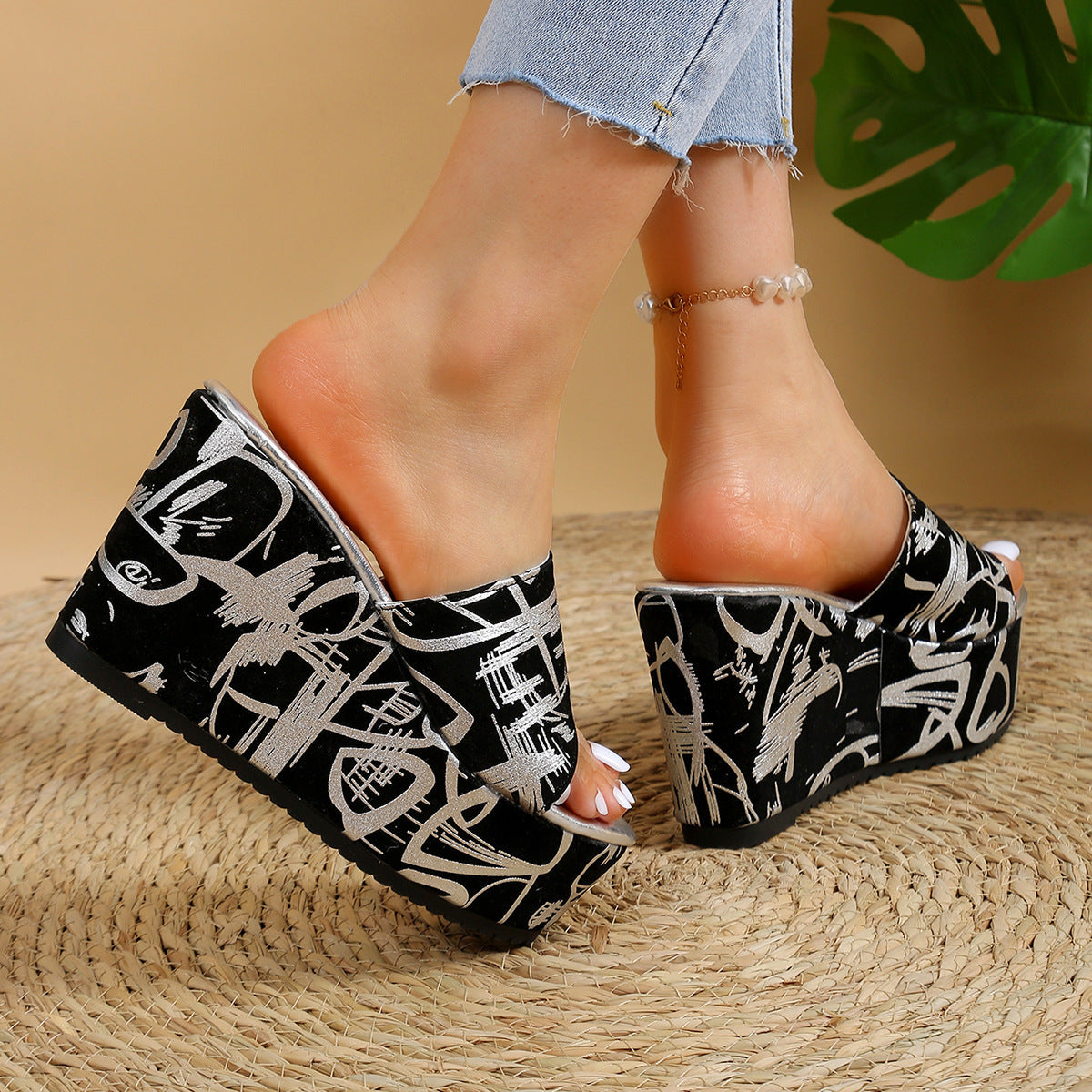 Round Toe Printed Wedge Slippers