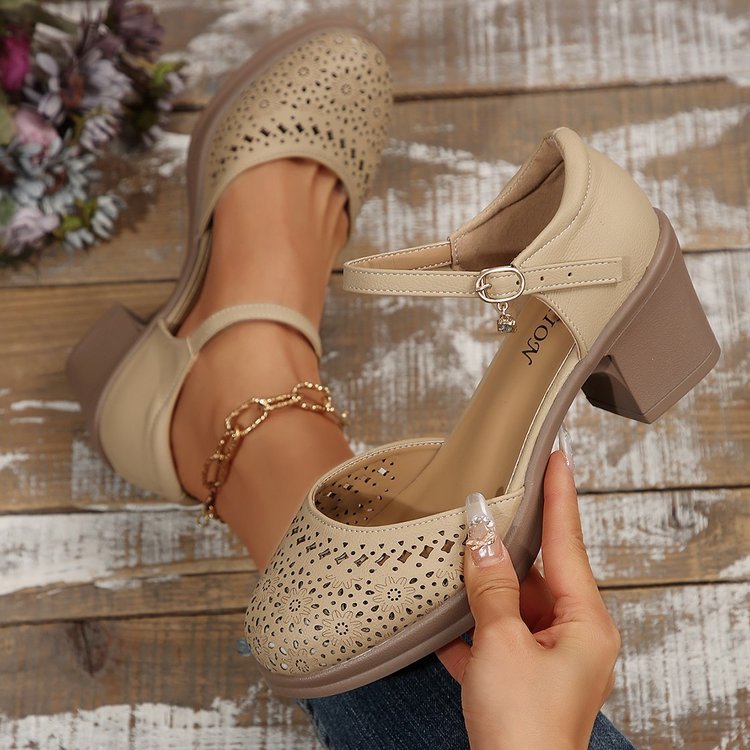 Retro Hollow-Out Mid Heel Pumps
