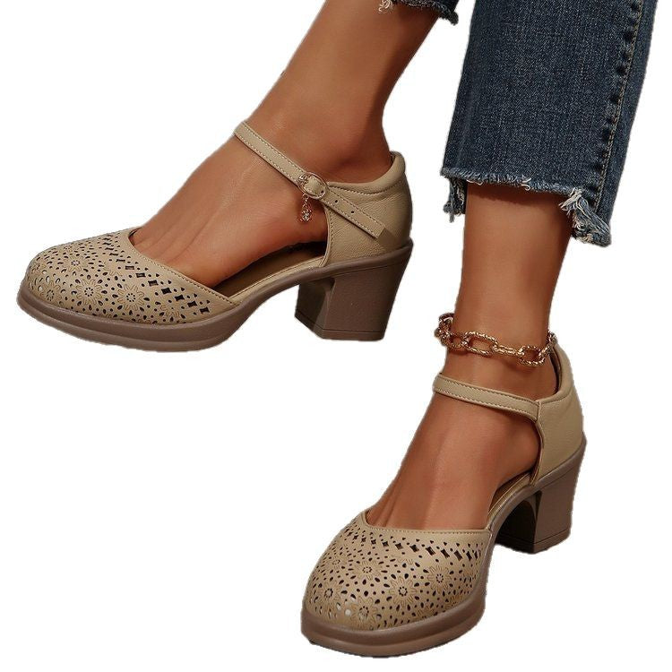 Retro Hollow-Out Mid Heel Pumps