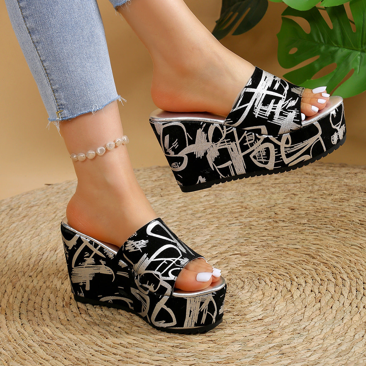 Round Toe Printed Wedge Slippers