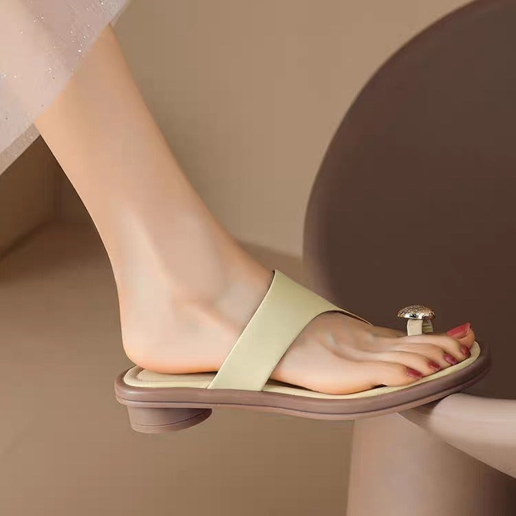 Round Buckle Outdoor Slippers