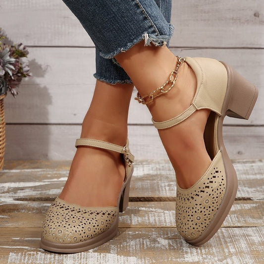 Retro Hollow-Out Mid Heel Pumps